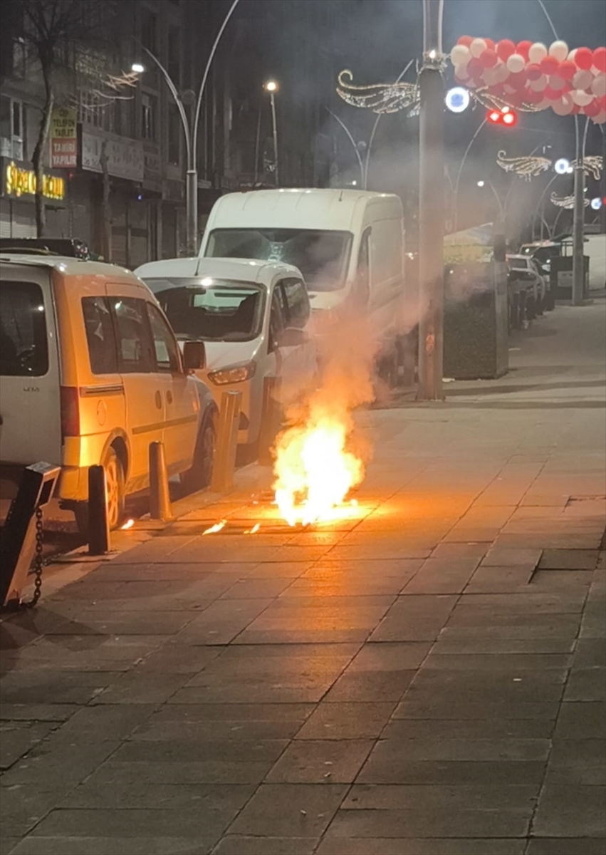 İSTANBUL (AA) – Sultangazi'de yer altındaki elektrik kablolarının oluşan patlama