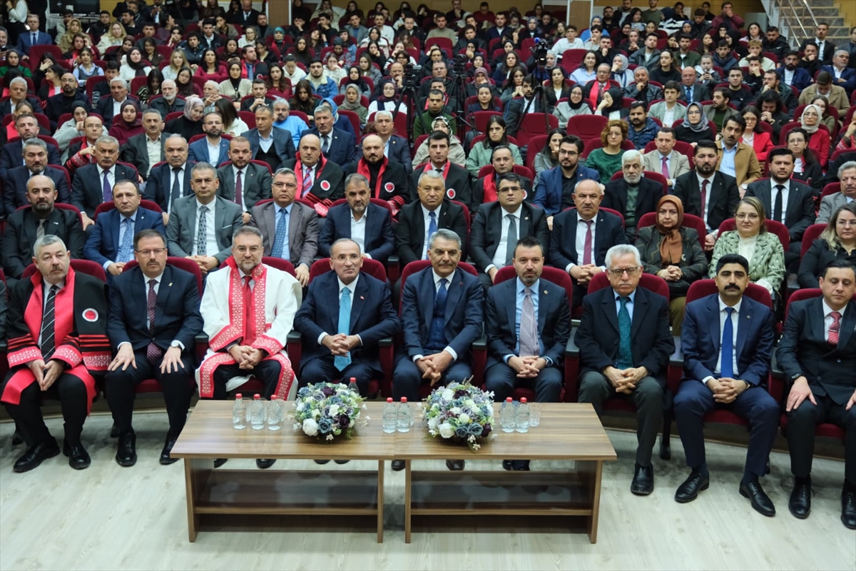 - "Cumhuriyet'in ikinci yüzyılında Türkiye darbe anayasası ile yönetilme ayıbıyla