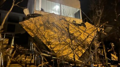 TEKİRDAĞ (AA) – Tekirdağ'da şiddetli rüzgar nedeniyle bir iş yeri