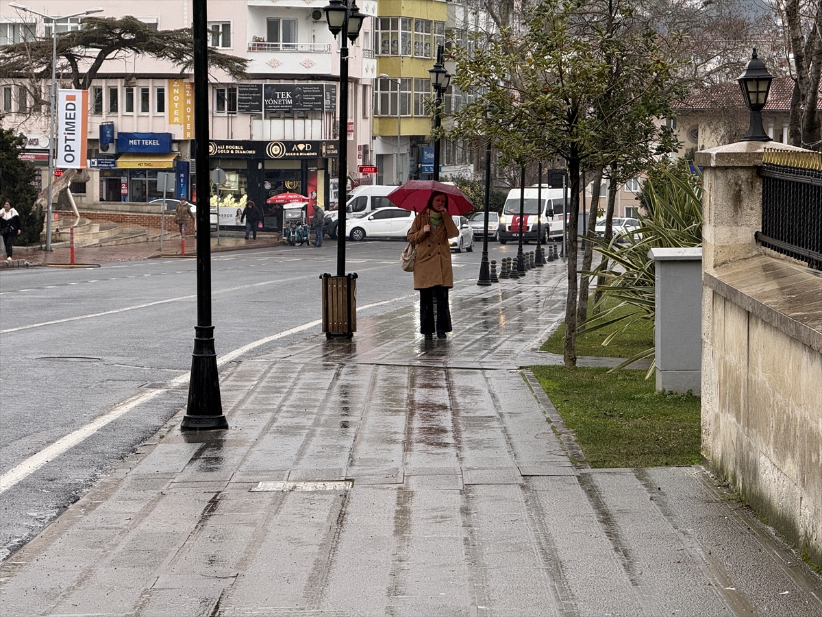 TEKİRDAĞ (AA) – Tekirdağ'da sağanak hayatı olumsuz etkiliyor. Kentte sabah