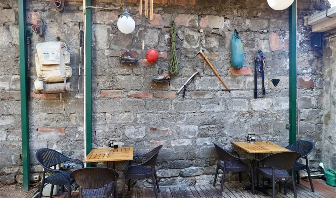 - Trabzon'da yaşayan Köksal Sonbay, kent merkezinde 12 yıl önce