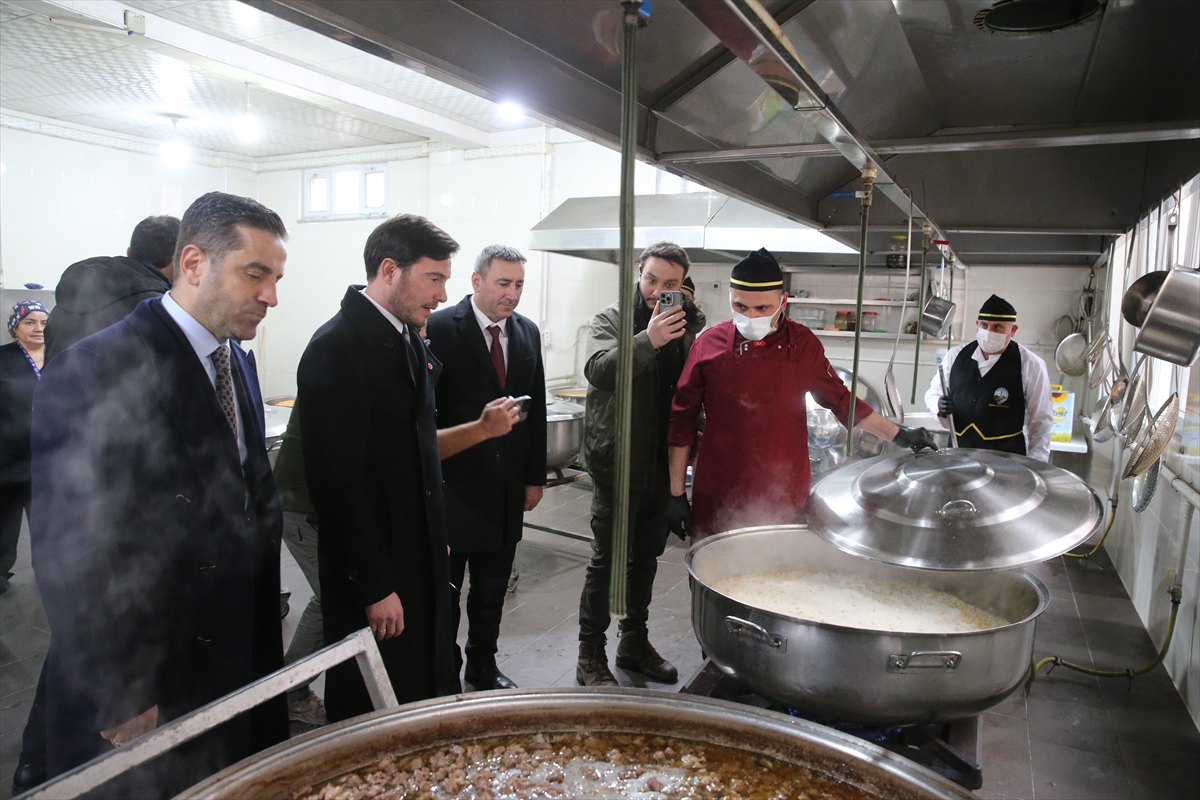 TOKAT (AA) – Tokat Belediyesi iftar çadırlarında her gün 5