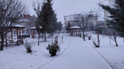 TOKAT (AA) – Tokat'ın 1450 metre rakımlı ilçesi Başçiftlik'te kar