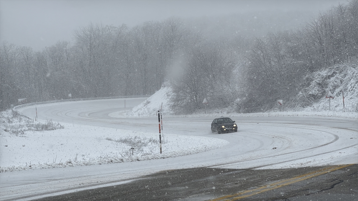 EDİRNE (AA) – Edirne, Kırklareli ve Tekirdağ'da etkili olan kar
