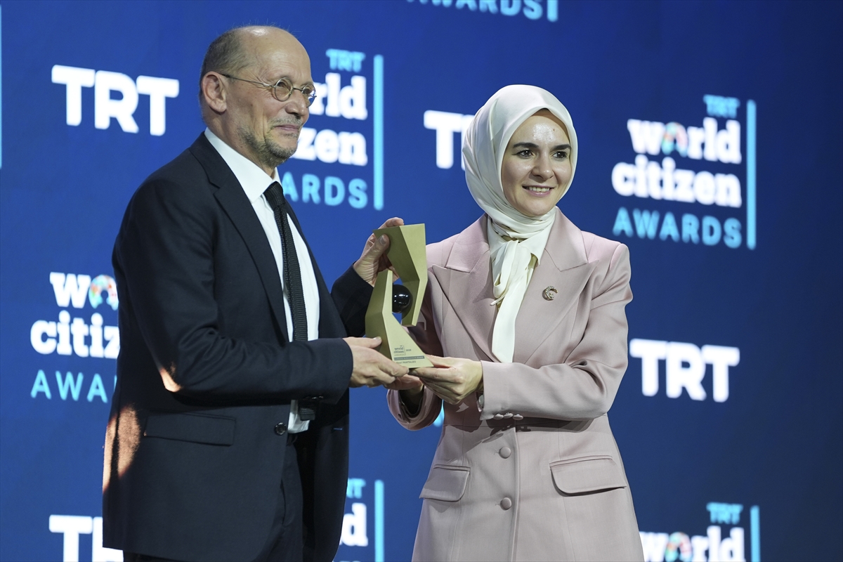 - Cumhurbaşkanlığı İletişim Başkanı Burhanettin Duran:
- "Bugün burada kişisel konfor