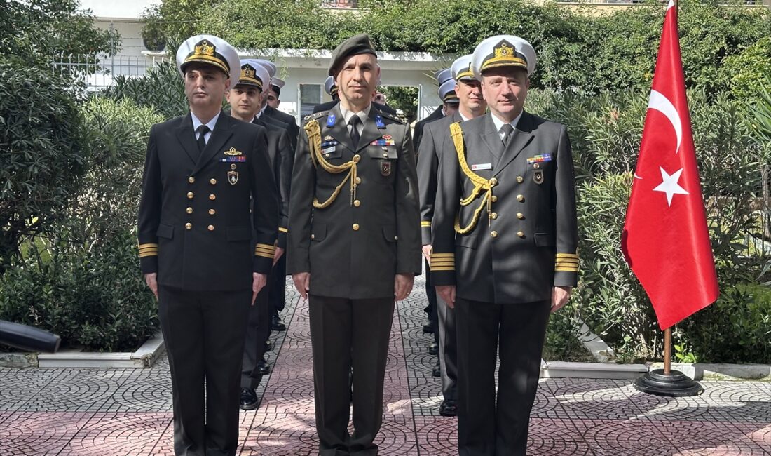 ATİNA (AA) – Türk Deniz Kuvvetlerine ait “TCG Anamur (M-269)”