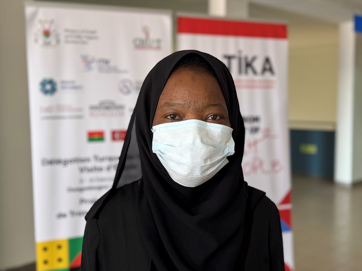 - Ülkenin ilk böbrek nakli yapılan kişisi olarak kayıtlara geçen