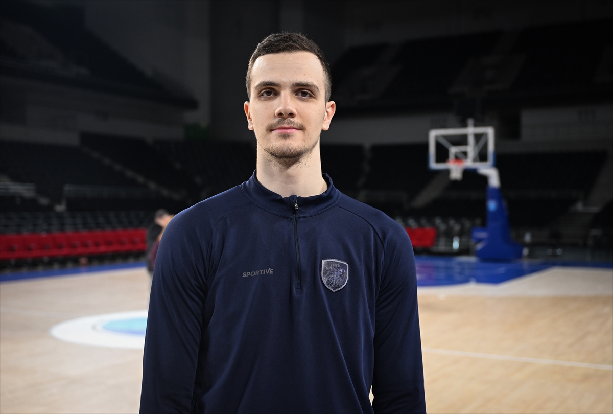 - Mavi-beyazlıların 26 yaşındaki pivotu Marko Simonovic:
- "İlk maça göre