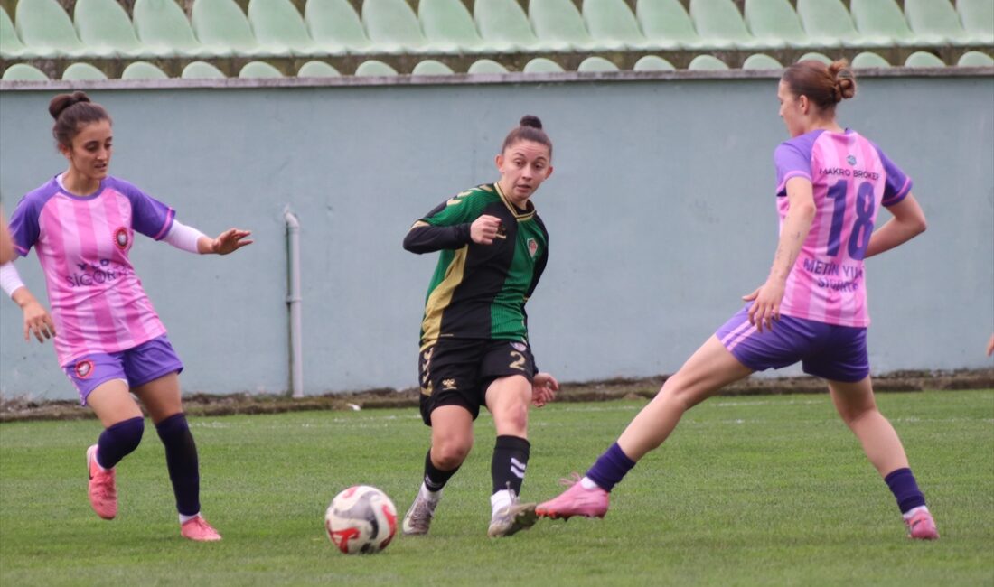 - Ünye Kadın SK: 4 - Fatih Vatanspor: 1