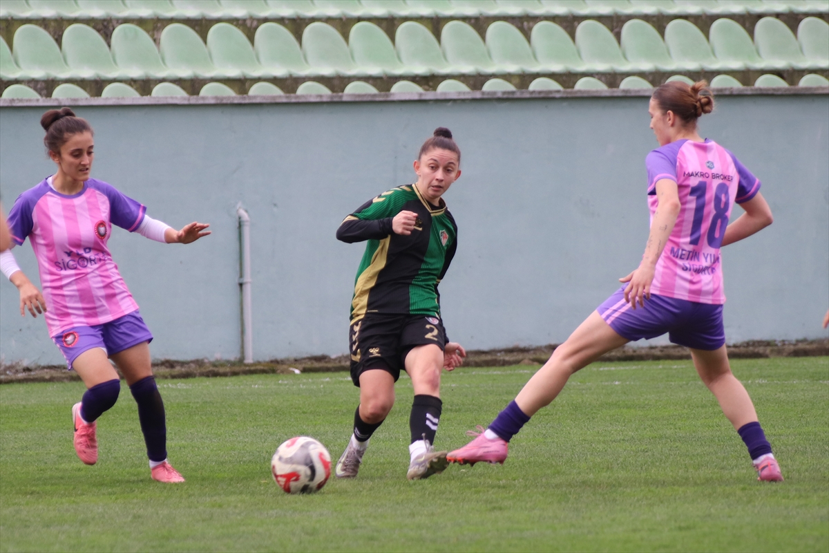 - Ünye Kadın SK: 4 - Fatih Vatanspor: 1