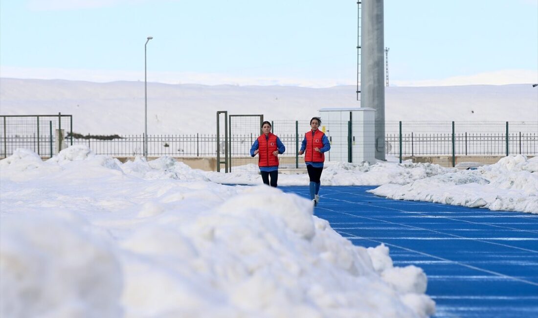 - Portekiz'deki Avrupa Kulüpler Kros Şampiyonası'nda yarışacak Elif Akçiçek:
- "Ülkemi