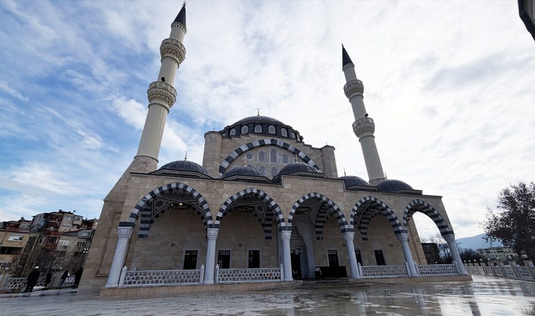 - Türkiye'nin Üsküp Büyükelçiliği Din Hizmetleri Müşaviri Mustafa Bodur:
- "(Caminin