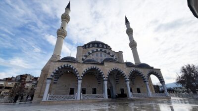 - Türkiye'nin Üsküp Büyükelçiliği Din Hizmetleri Müşaviri Mustafa Bodur:
- "(Caminin