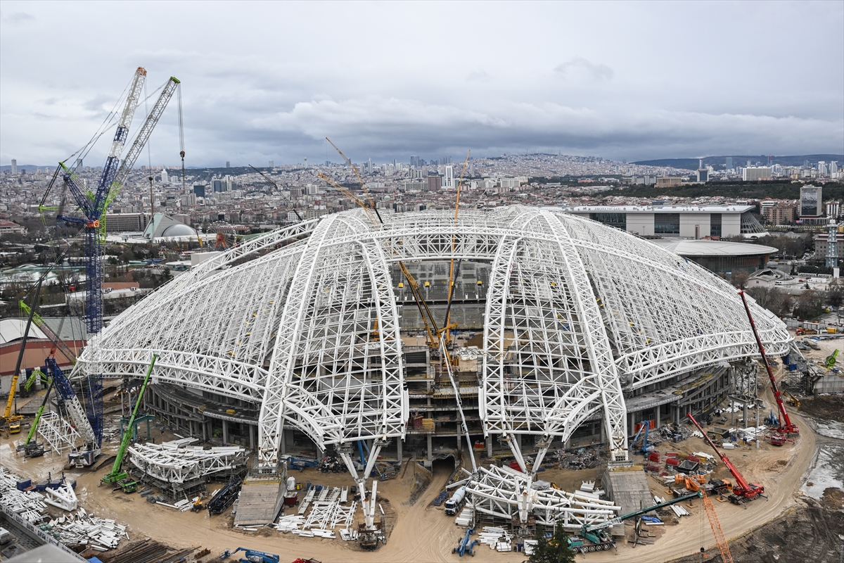 - "Yeni Ankara Stadyumu", atletizm ve tenis sahaları yanı sıra