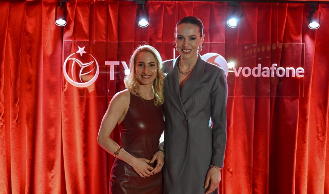 - Türkiye Voleybol Federasyonu Başkanı Mehmet Akif Üstündağ:
"Avrupa Şampiyonası'nın son