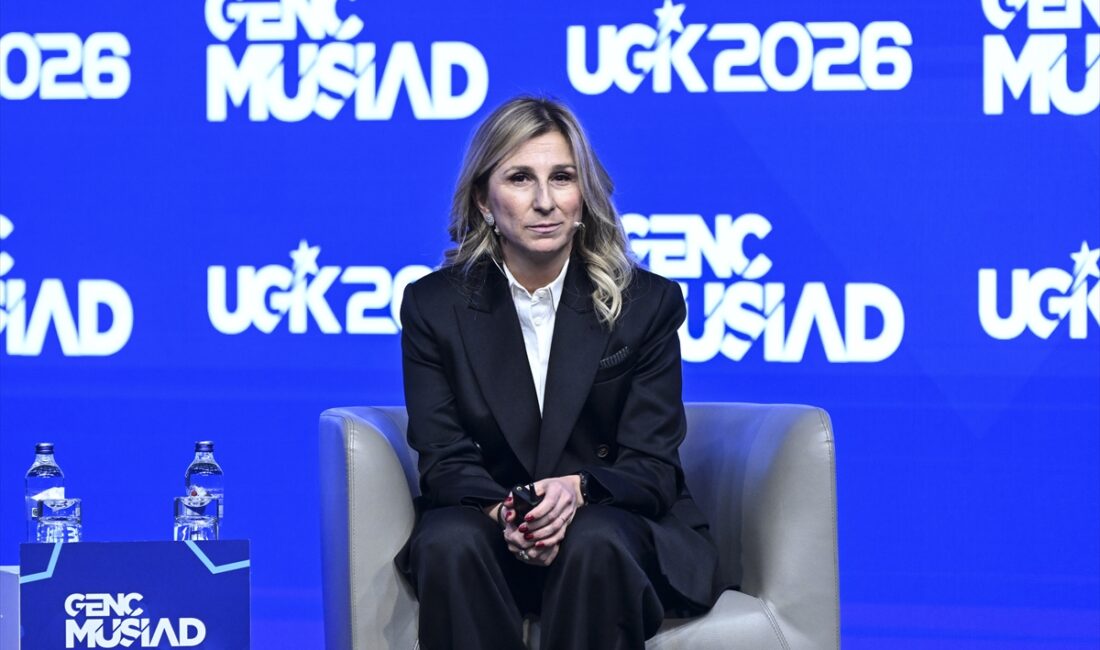 - Limak Holding Yönetim Kurulu Başkanı Ebru Özdemir:
- "Artık değişimin