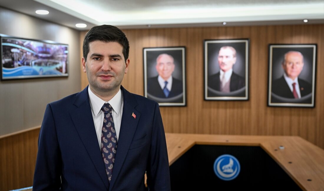 - Türkiye Yeşilay Cemiyetinin katkısıyla aralarında akademisyen, psikolog, eğitimci, gazeteci,