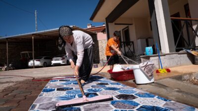 - Depremde eşi ve 3 çocuğunu kaybeden Gülseren Aksu:
- "Bundan