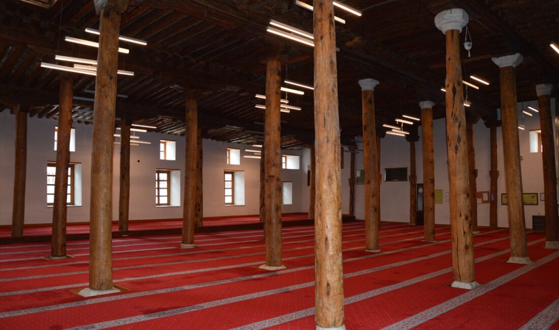 - Selçuklu döneminden günümüze ulaşan 794 yıllık Sivrihisar Ulu Cami'de