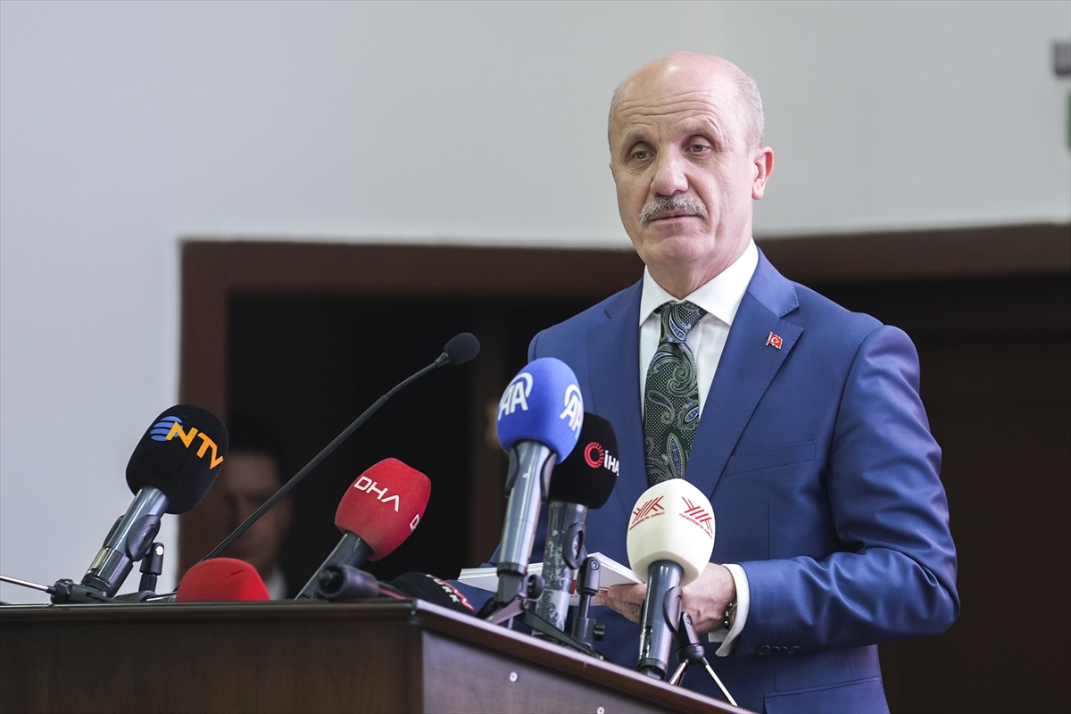 - YÖK Başkanı Prof. Dr. Erol Özvar:
- "Devlet üniversitelerindeki kontenjan