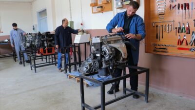 - Van Yüzüncü Yıl Üniversitesi Yüksekokulunda görev yapan Dr. Öğr.