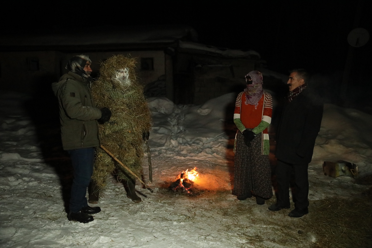 VAN (AA) – Van'ın Muradiye ilçesinde "köse-gelin" geleneğini yaşatan mahalle