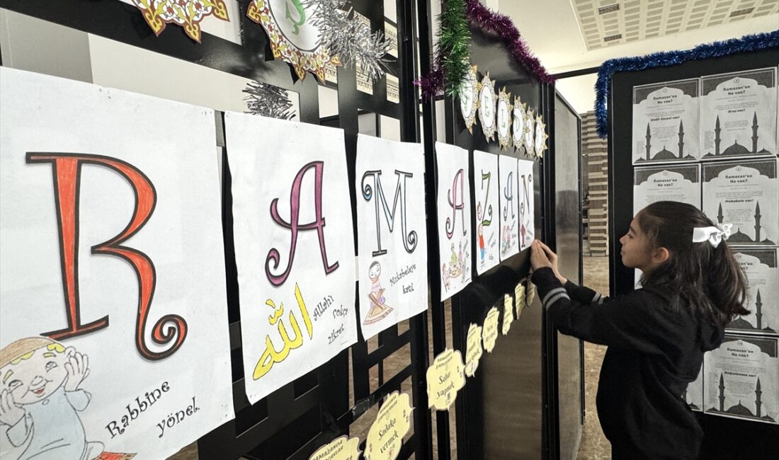 - İpekyolu İlçe Milli Eğitim Müdürü Harun Yeşilova:
- "Bütün okullarımıza