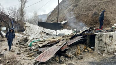 VAN (AA) – Van'ın Çatak ilçesinde toprak kayması sonucu çöken