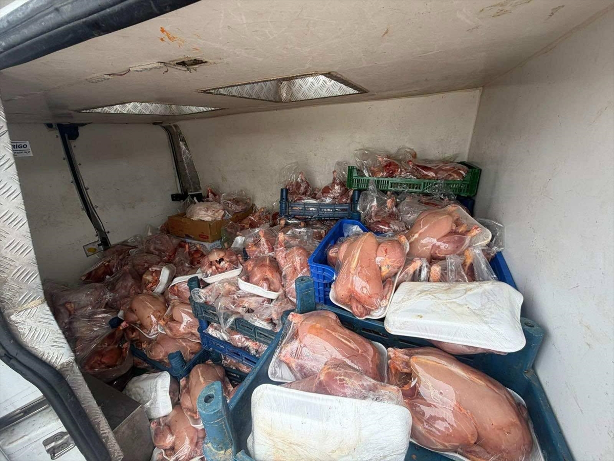 VAN (AA) – Van'ın Tuşba ilçesinde bir araçta, sevk irsaliyesi