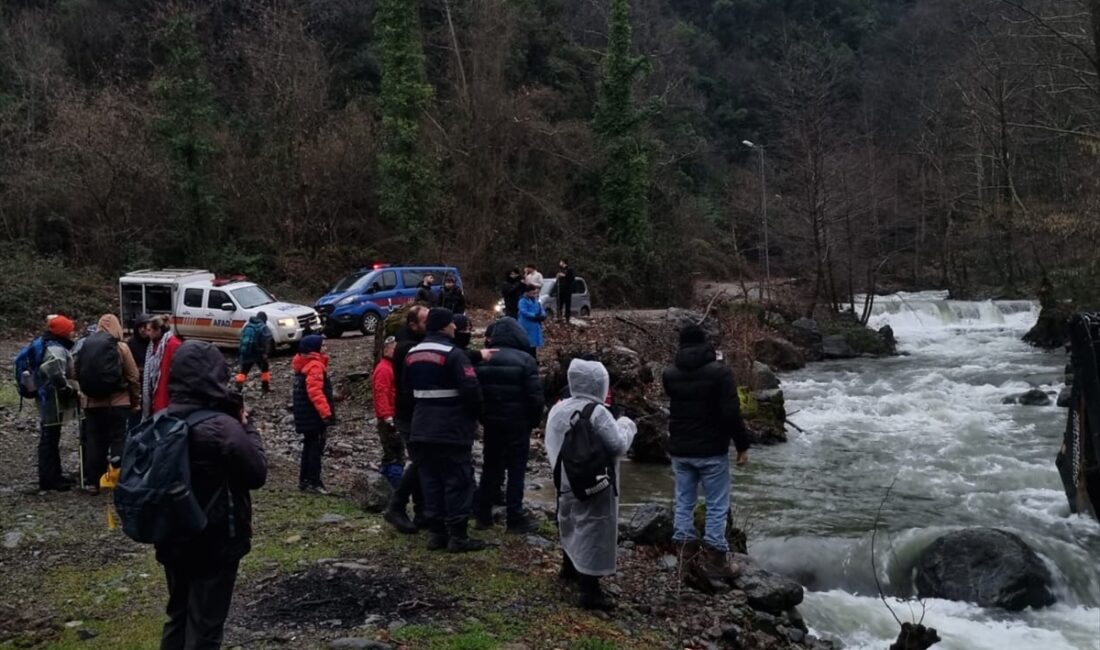YALOVA (AA) – Yalova'nın Çınarcık ilçesinde deredeki su seviyesinin yükselmesi