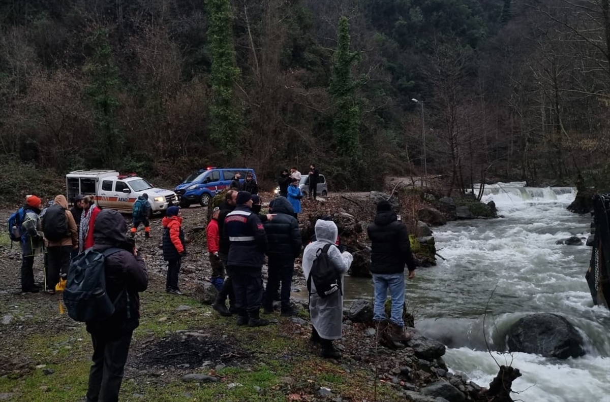 YALOVA (AA) – Yalova'nın Çınarcık ilçesinde deredeki su seviyesinin yükselmesi
