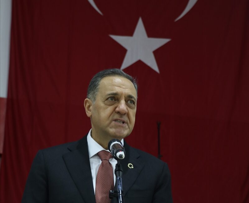 - Milli Eğitim Bakan Yardımcısı Ömer Faruk Yelkenci:
- "Bu sevgi