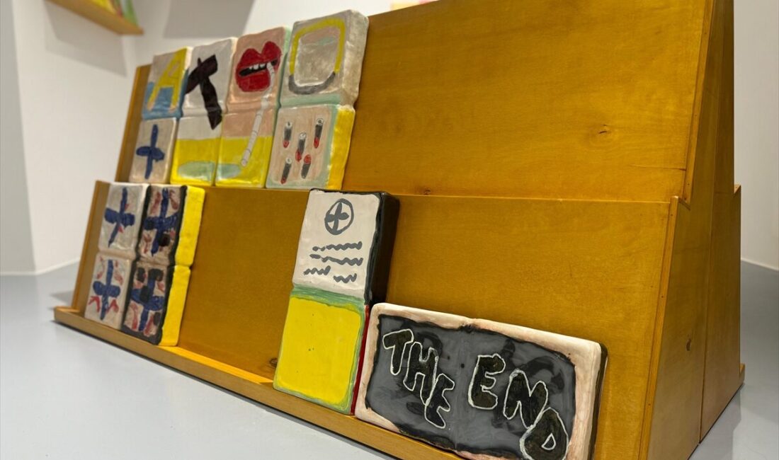 - Adalı:
- "Travmalarımız, yaslarımız veya bastırılmış arzularımız bazen bir omuz