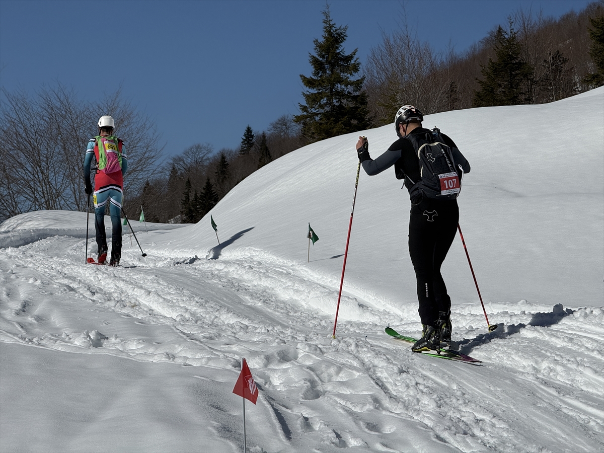 RİZE (AA) – Rize'nin Güneysu ilçesinde düzenlenen Yeşilay Zirve Kupası