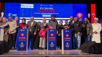 - TOKİ Başkanı Mustafa Levent Sungur:
- "Deprem bölgesinde yeni şehir